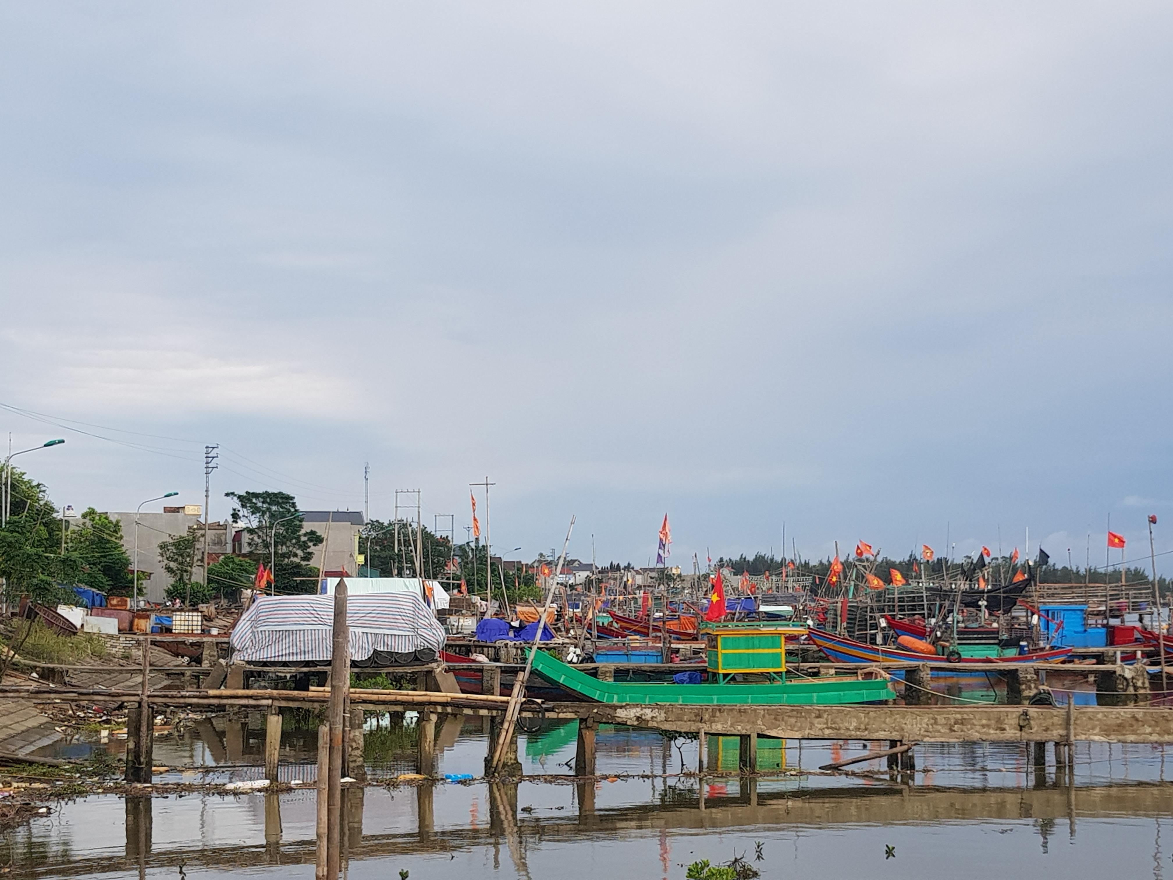 Hệ lụy từ việc chia lô lòng sông cho thuê trái phép 